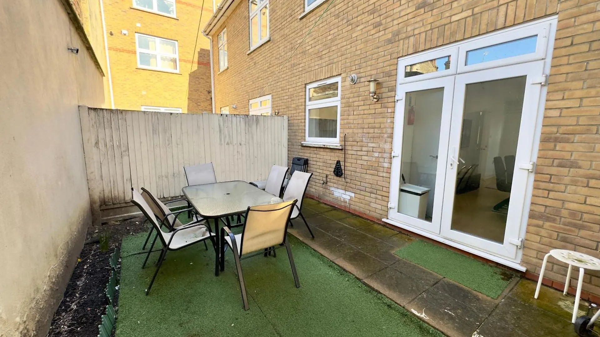 Holiday home 3 Bedrooms Spacious House, Separate Reception, 2 Full Bathrooms, Parking, Garden London