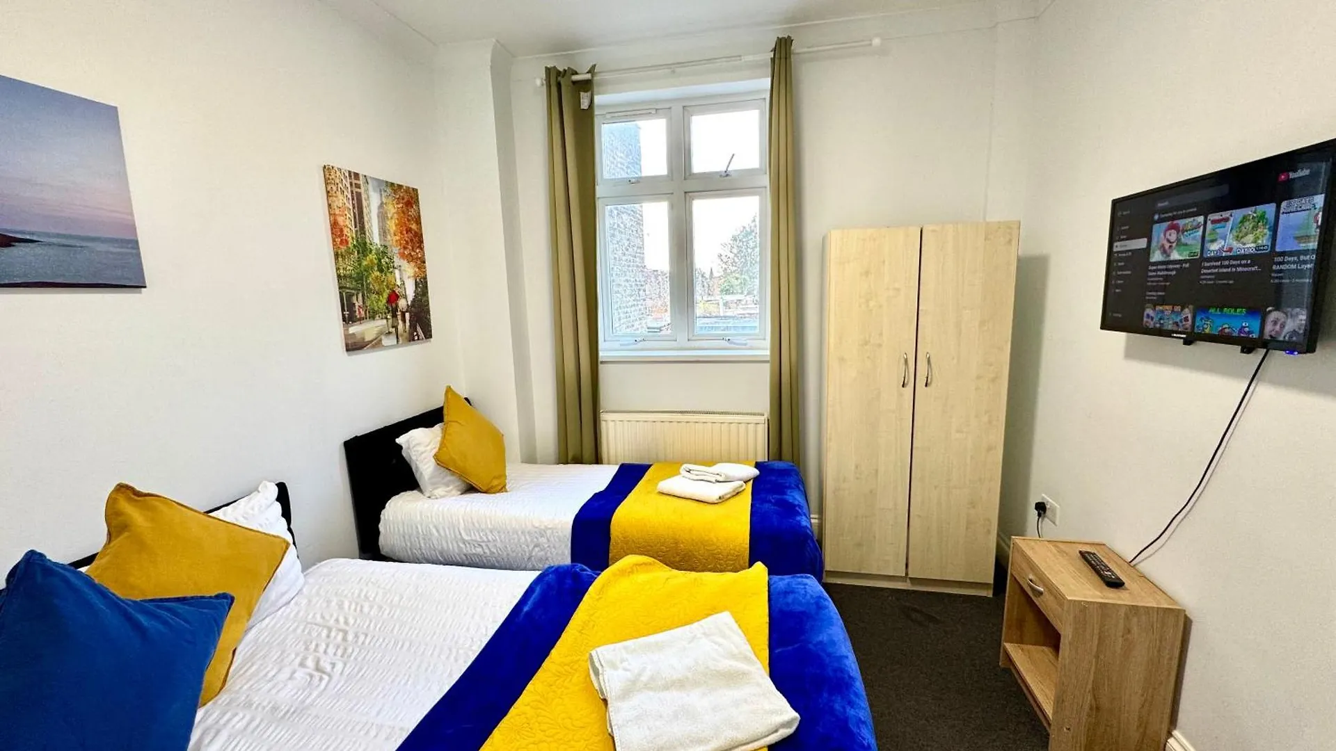 3 Bedrooms Spacious House, Separate Reception, 2 Full Bathrooms, Parking, Garden London United Kingdom