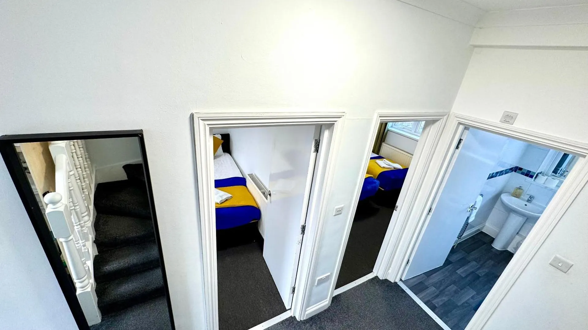 3 Bedrooms Spacious House, Separate Reception, 2 Full Bathrooms, Parking, Garden London 0*,  United Kingdom