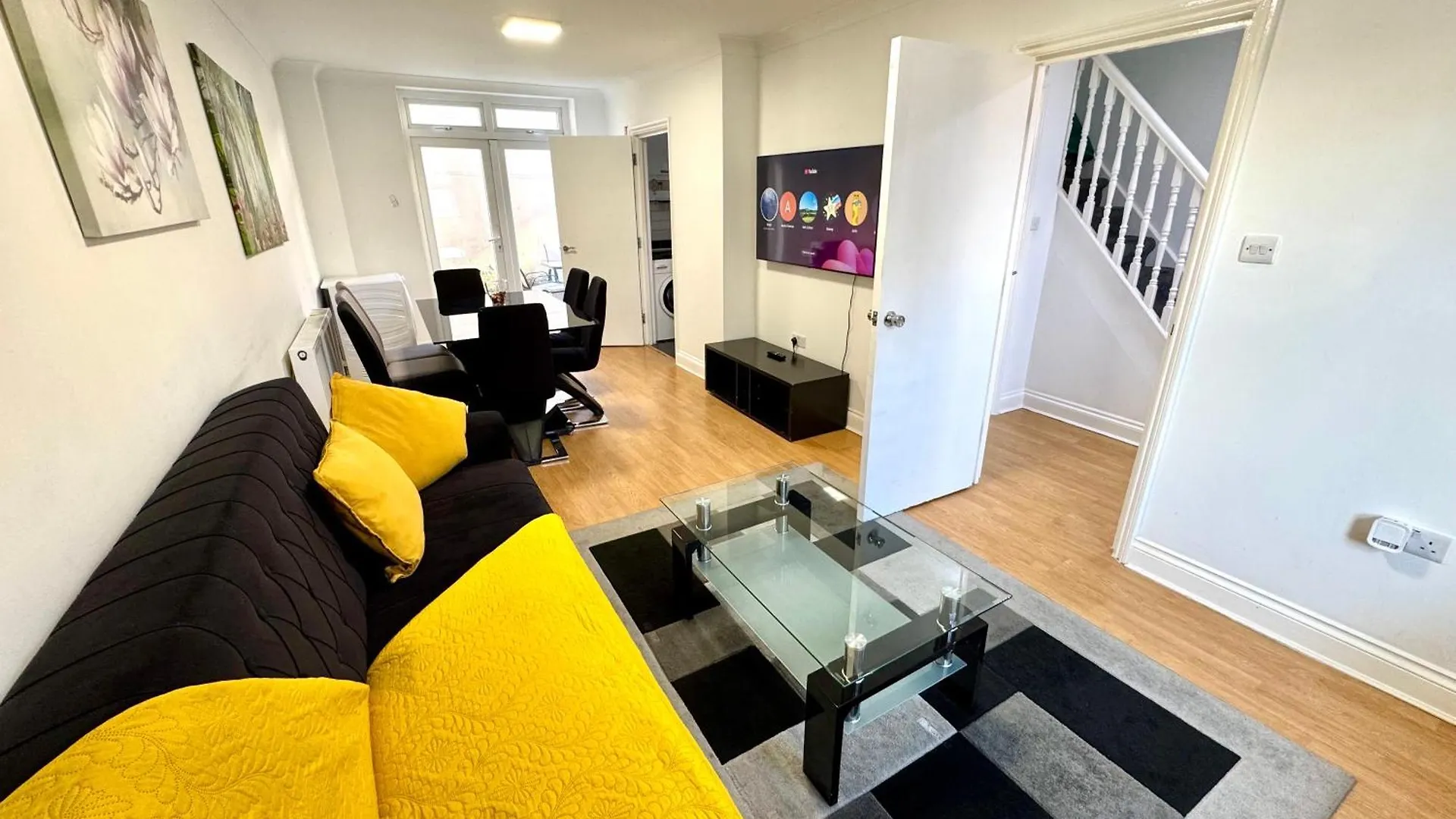 3 Bedrooms Spacious House, Separate Reception, 2 Full Bathrooms, Parking, Garden London