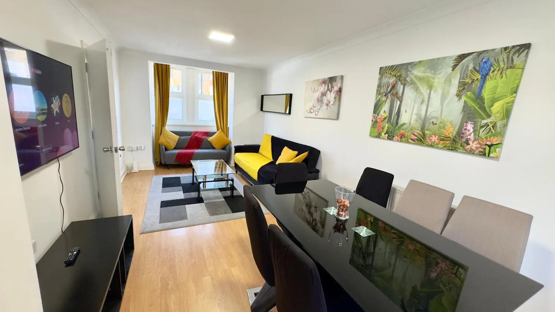 3 Bedrooms Spacious House, Separate Reception, 2 Full Bathrooms, Parking, Garden London 0*,