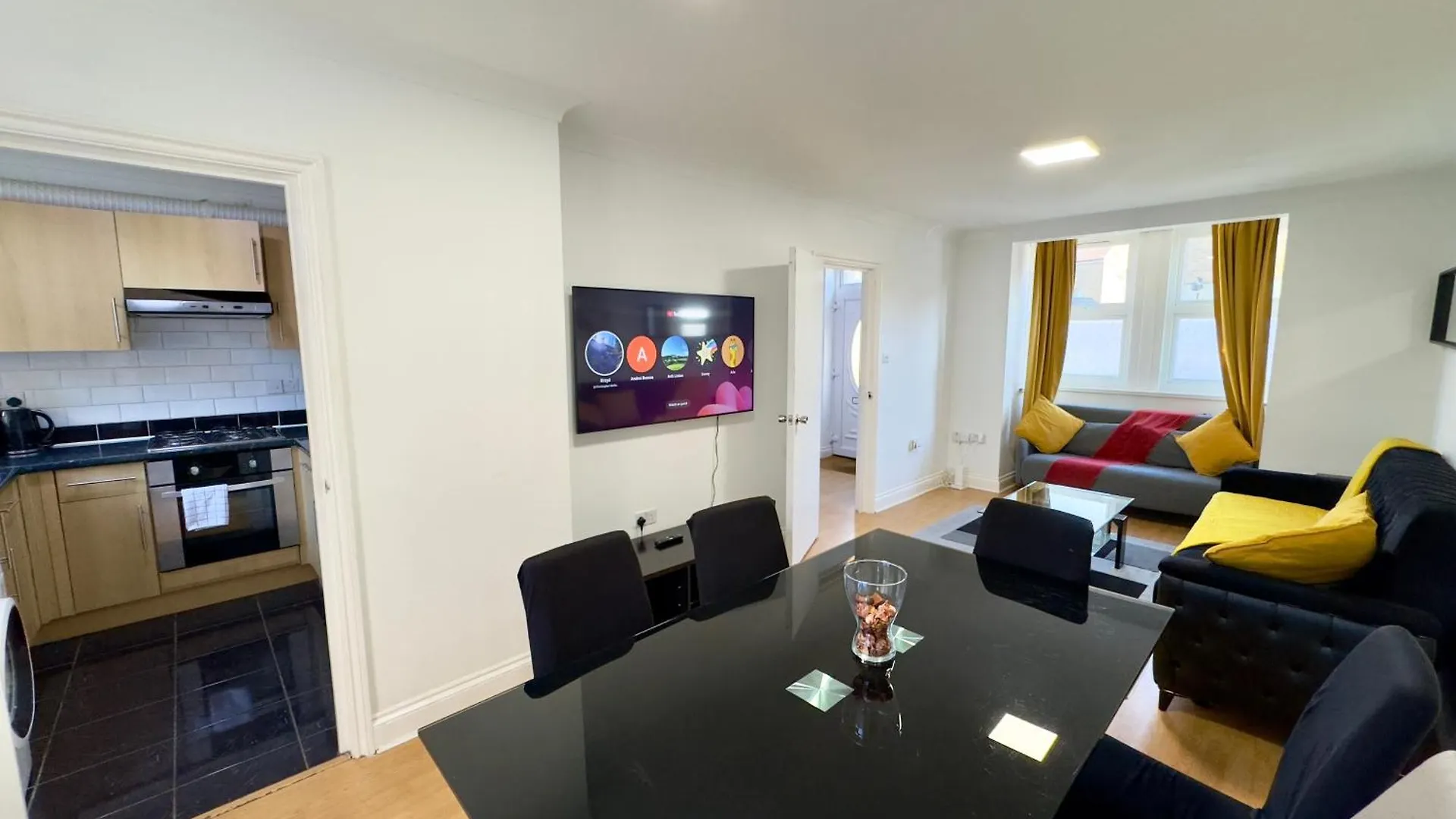 3 Bedrooms Spacious House, Separate Reception, 2 Full Bathrooms, Parking, Garden contacts