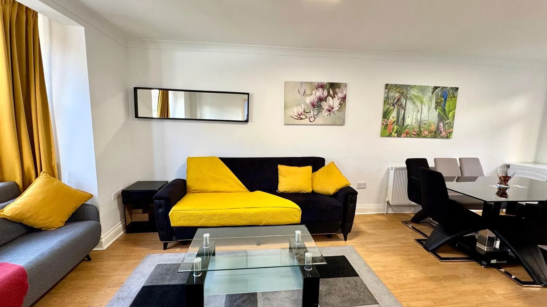 3 Bedrooms Spacious House, Separate Reception, 2 Full Bathrooms, Parking, Garden London 0*,  United Kingdom