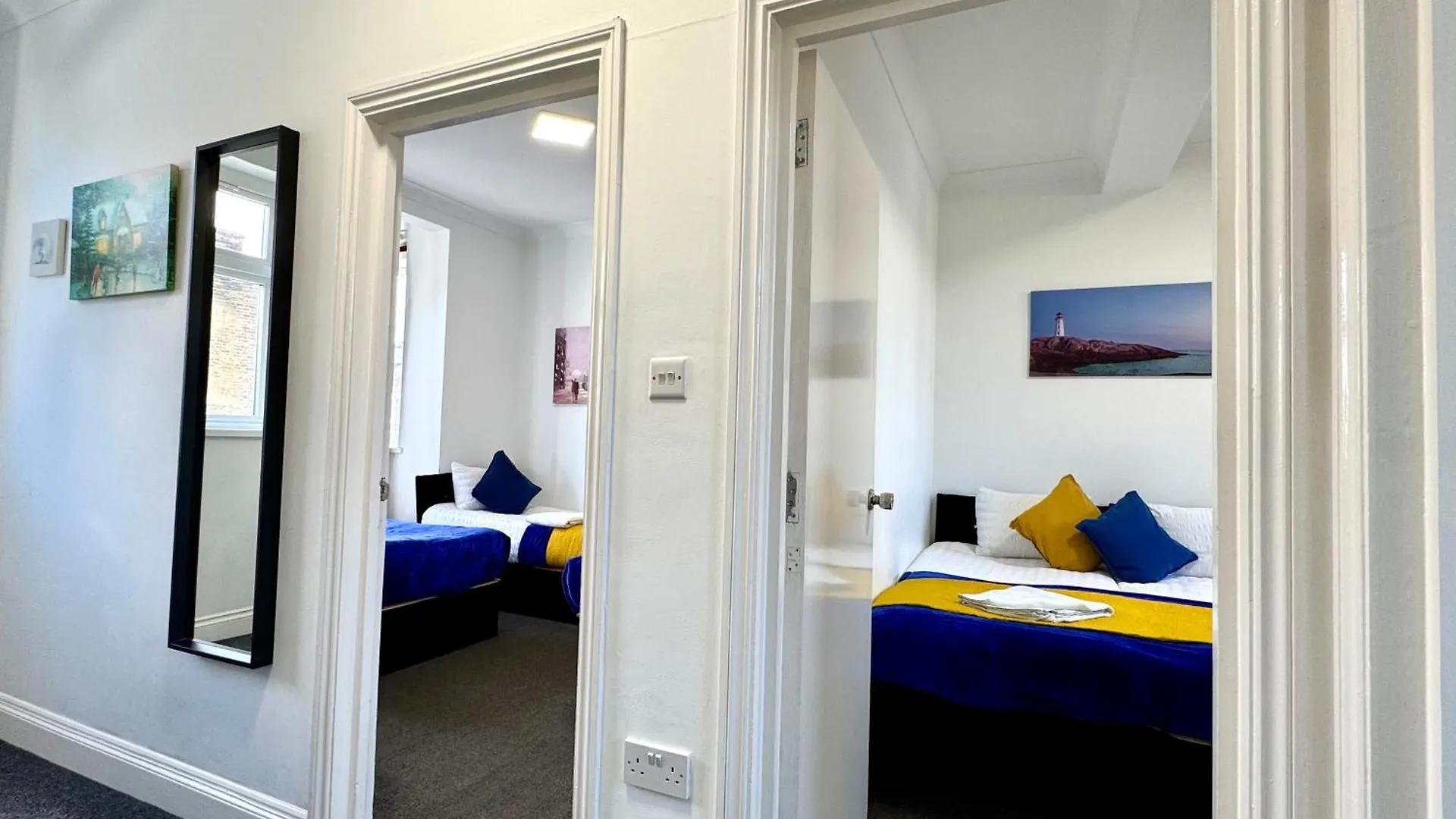 3 Bedrooms Spacious House, Separate Reception, 2 Full Bathrooms, Parking, Garden London